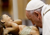 Papież na Pasterce: w małości Dzieciątka jest cały Bóg