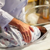 Nauka w służbie życia. Dzięki operacji w czasie porodu uratowano chłopca
