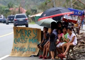 Fala kościelnej pomocy dla ofiar tajfunu na Filipinach