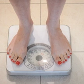 Znaczna utrata wagi może zmniejszyć ryzyko ciężkiego COVID-19