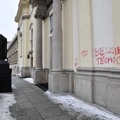 Warszawa: zatrzymano mężczyznę podejrzanego o uszkodzenie fasady kościoła św. Krzyża