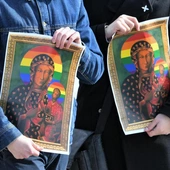 Sąd uniewinnił aktywistki, które rozpowszechniały wizerunek Matki Bożej z tęczową aureolą