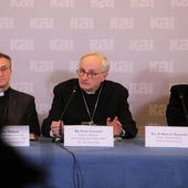 Bp Jezierski: Franciszek zaprasza wszystkich chrześcijan do zabrania głosu na temat synodalności czy też jej braku
