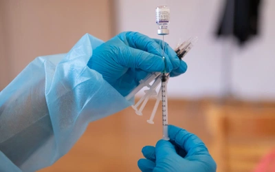 Zespół PAN: Szczepionka przeciw COVID-19 jest najlepiej zbadaną szczepionką w historii szczepień
