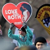 „Pro-life to nie tylko sprawa aborcji”. Tysiące młodych ludzi za życiem