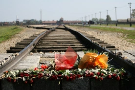 Bp Markowski: Dziś pragniemy oddać hołd wszystkim Ofiarom Holokaustu