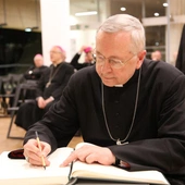 Przewodniczący Episkopatu prosi o modlitwę w intencji pokoju na Ukrainie
