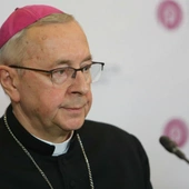 Przewodniczący Episkopatu apeluje o modlitwę i gotowość do pomocy Ukraińcom