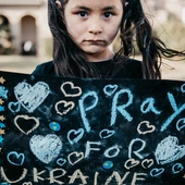 Nuncjusz w Kijowie: „Wolontariusze ryzykują życiem, aby nieść pomoc dzieciom. Kard. Krajewski też jest gotowy do takiej pomocy”