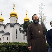 Andrej Kordoczkin z żoną przed prawosławną bazyliką w Madrycie