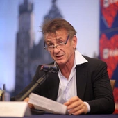 Sean Penn podpisał umowę z miastem Kraków ws. pomocy uchodźcom