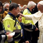 Papież dziękuje za oddolną pomoc dla uchodźców z Ukrainy