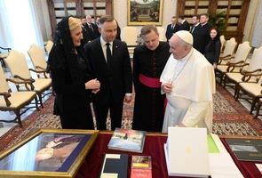 Prezydent Duda spotkał się z Papieżem i przekazał mu zaproszenie do Polski
