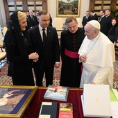 Prezydent Duda spotkał się z Papieżem i przekazał mu zaproszenie do Polski