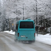 Wszystkie drogi krajowe są przejezdne; na drogach pracują 662 pojazdy zimowego utrzymania