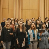 Muzyka przeciw wojnie. Artyści śpiewają dla Ukrainy: „Niebo ma głos, to nasza miłość jest...”