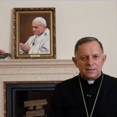 Abp Mokrzycki: Papież Franciszek współcierpi z umęczoną Ukrainą