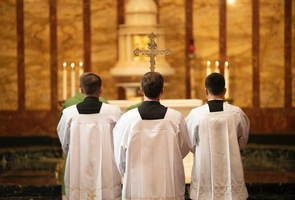 „Jesteśmy ludem eucharystycznym”. Biskupi Anglii i Walii przypominają o obowiązku niedzielnej Mszy św.
