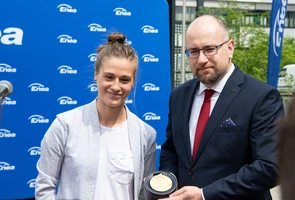 Natalia Partyka przekazała wylicytowany przez Fundację Enea złoty medal paraolimpijski