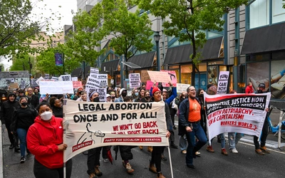 Protesty w USA nie cichną. Tłum zwolenników aborcji napadł na działaczkę pro-life