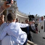 Papież pozdrawia uczestników spotkania w Lednicy