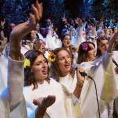 Papież pozdrawia uczestników koncertów uwielbienia w Polsce