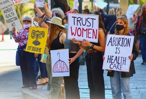 W Niemczech zniesiono zakaz reklamowania aborcji. „Zdrowie i samostanowienie kobiet są prawami człowieka” 