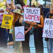 W Niemczech zniesiono zakaz reklamowania aborcji. „Zdrowie i samostanowienie kobiet są prawami człowieka” 