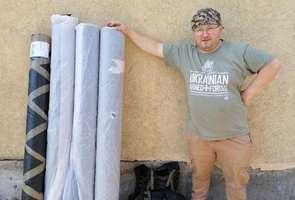 Paulini pod Kijowem szyją kamizelki kuloodporne dla żołnierzy