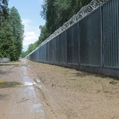 Kończą się prace przy budowie bariery fizycznej na granicy polsko-białoruskiej