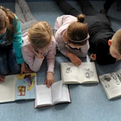 Rusza wypłata wyprawki szkolnej z programu „Dobry start”, złożono już ponad 1,3 mln wniosków