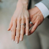 Polacy rezygnują ze związków sakramentalnych? Spada liczba zawieranych małżeństw