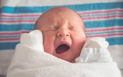 Bezpieczna przystań dla porzuconych niemowląt. Czym są baby boxy?