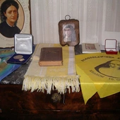Relikwie s. Sancji i chusta z beatyfikacji we francuskim Montlucon