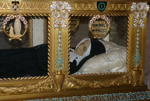 Rozpoczęła się peregrynacja relikwii św. Bernadetty z Lourdes na Wyspach Brytyjskich