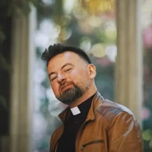 Nie trać nadziei! Ksiądz z Polski śpiewa w Londynie o życiu z Jezusem