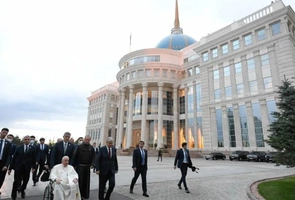 Papież w Kazachstanie: przybywam jako pielgrzym pokoju, szukający dialogu i jedności