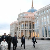 Papież w Kazachstanie: przybywam jako pielgrzym pokoju, szukający dialogu i jedności
