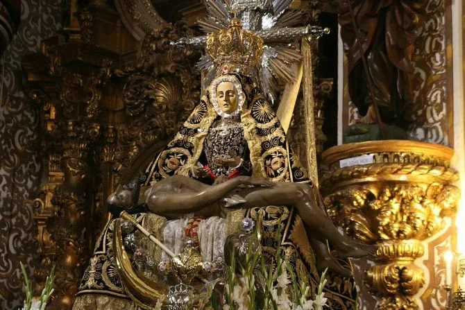Figura Matki Bożej Bolesnej w sanktuarium pod tym wezwaniem w Granadzie (Hiszpania)