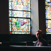 Dlaczego Polacy odchodzą z Kościoła? Dyrektor CBOS o badaniach dotyczących religijności