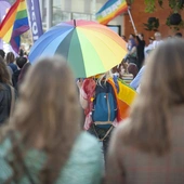 Prymas Holandii odcina się od flamandzkich biskupów ws. błogosławienia par homoseksualnych