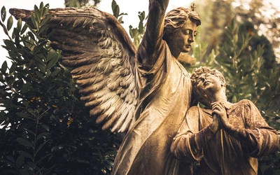 Aniołowie – niezwykli opiekunowie ludzi i narodów