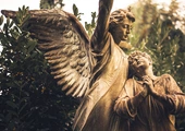 Aniołowie – niezwykli opiekunowie ludzi i narodów