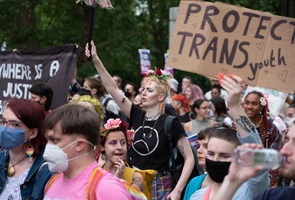 Za ruchem transgender stoją potężne interesy finansowe