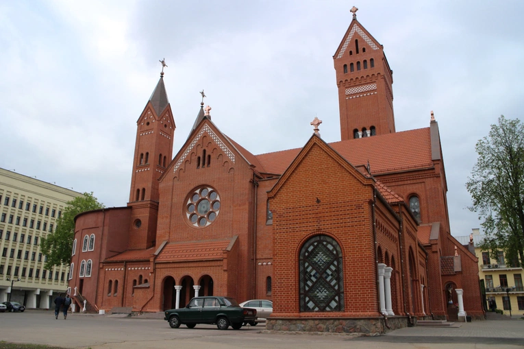 Mińsk: parafia świętych Szymona i Heleny apeluje do Łukaszenki o szybkie wznowienie nabożeństw