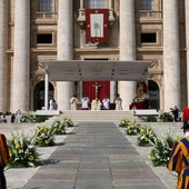 Franciszek kanonizował „świętych od migracji”, przypomniał o uchodźcach z Ukrainy