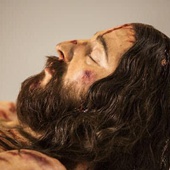 Czy tak wyglądał Jezus? Powstała hiperrealistyczna rzeźba pokazująca postać z całunu turyńskiego