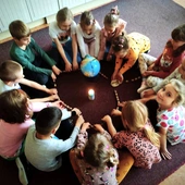„Milion dzieci modli się na różańcu”. Rekordowa liczba uczestników z Polski
