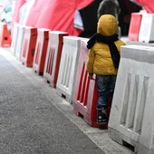 Szefernaker: polskie rodziny do swoich domów przyjęły 1,4 mln uchodźców