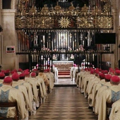 Biskupi na Jasnej Górze modlą się o pokój i za ofiary tragedii